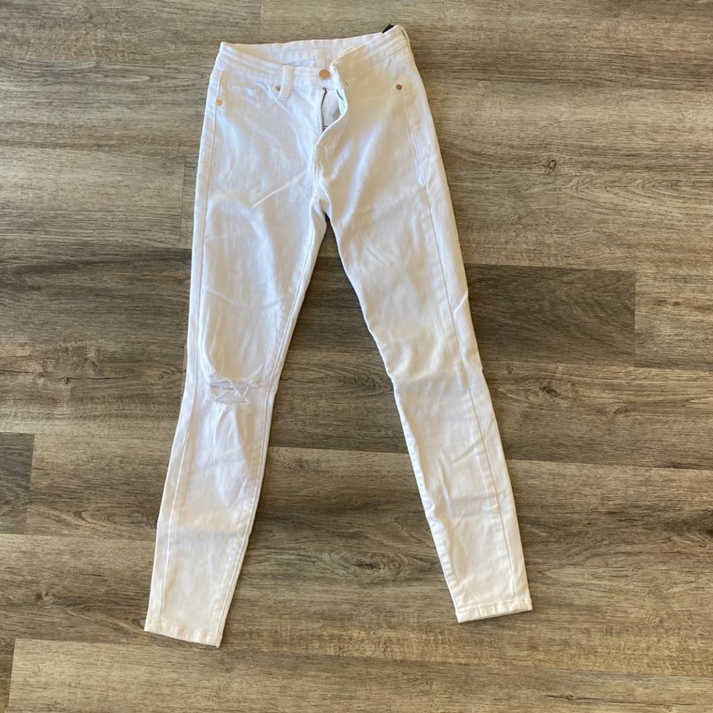 Blank NYC White Ripped Skinny Jeans 
Size 26